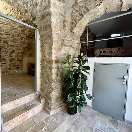 April' House Tatil Evi