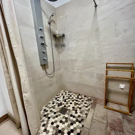April' House Tatil Evi *